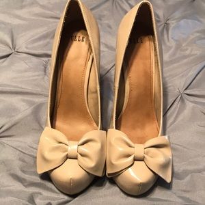 Nude Bow Heels